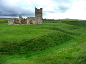 Remains of Knowlton church and henge