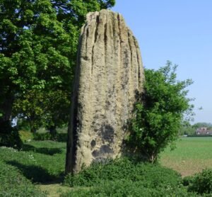 An image illustrating an article about Devil’s Arrows on thealicesyndrome.com